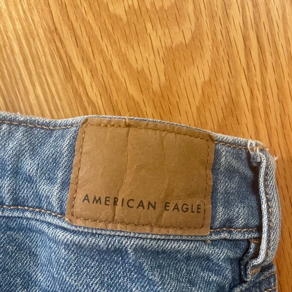 AMERICAN EAGLE comfort stretch waistband
distressed mom jeans - Picture 4 of 5